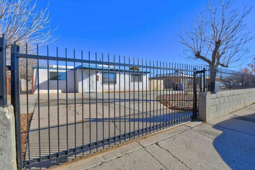 Villa Casa Charleston-3Br-2Bath-Hot Tub-Pet Friendly-No Pet Fees! à Albuquerque Extérieur photo