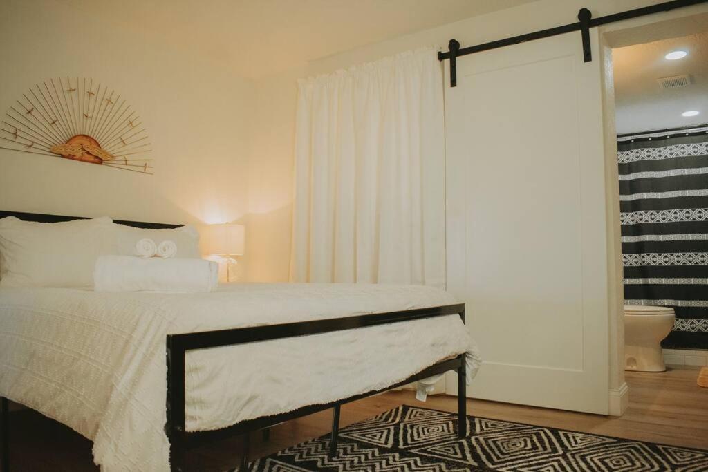 Villa Casa Charleston-3Br-2Bath-Hot Tub-Pet Friendly-No Pet Fees! à Albuquerque Extérieur photo