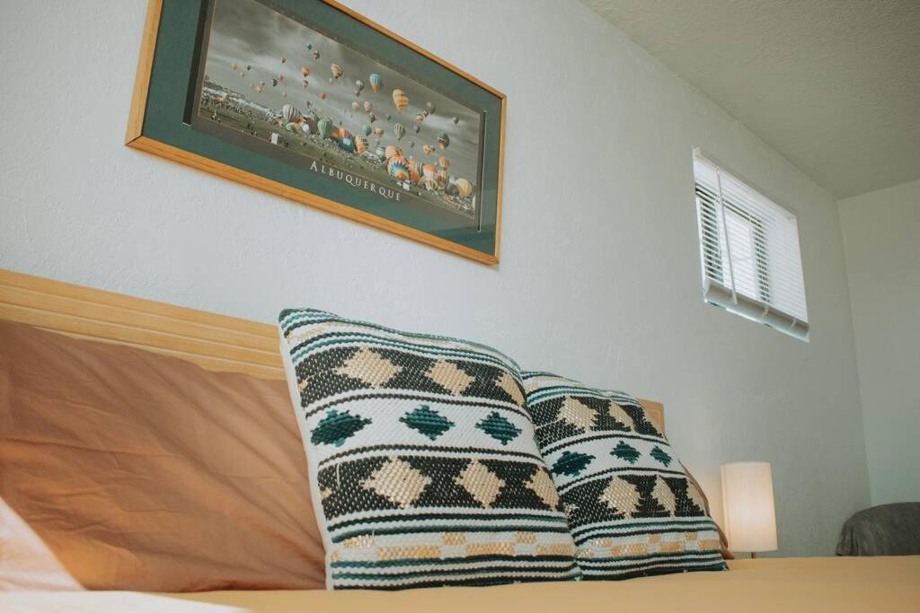 Villa Casa Charleston-3Br-2Bath-Hot Tub-Pet Friendly-No Pet Fees! à Albuquerque Extérieur photo
